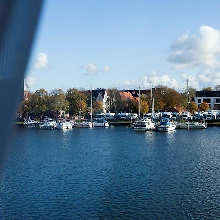 Hotel Am Delft Эмден Экстерьер фото