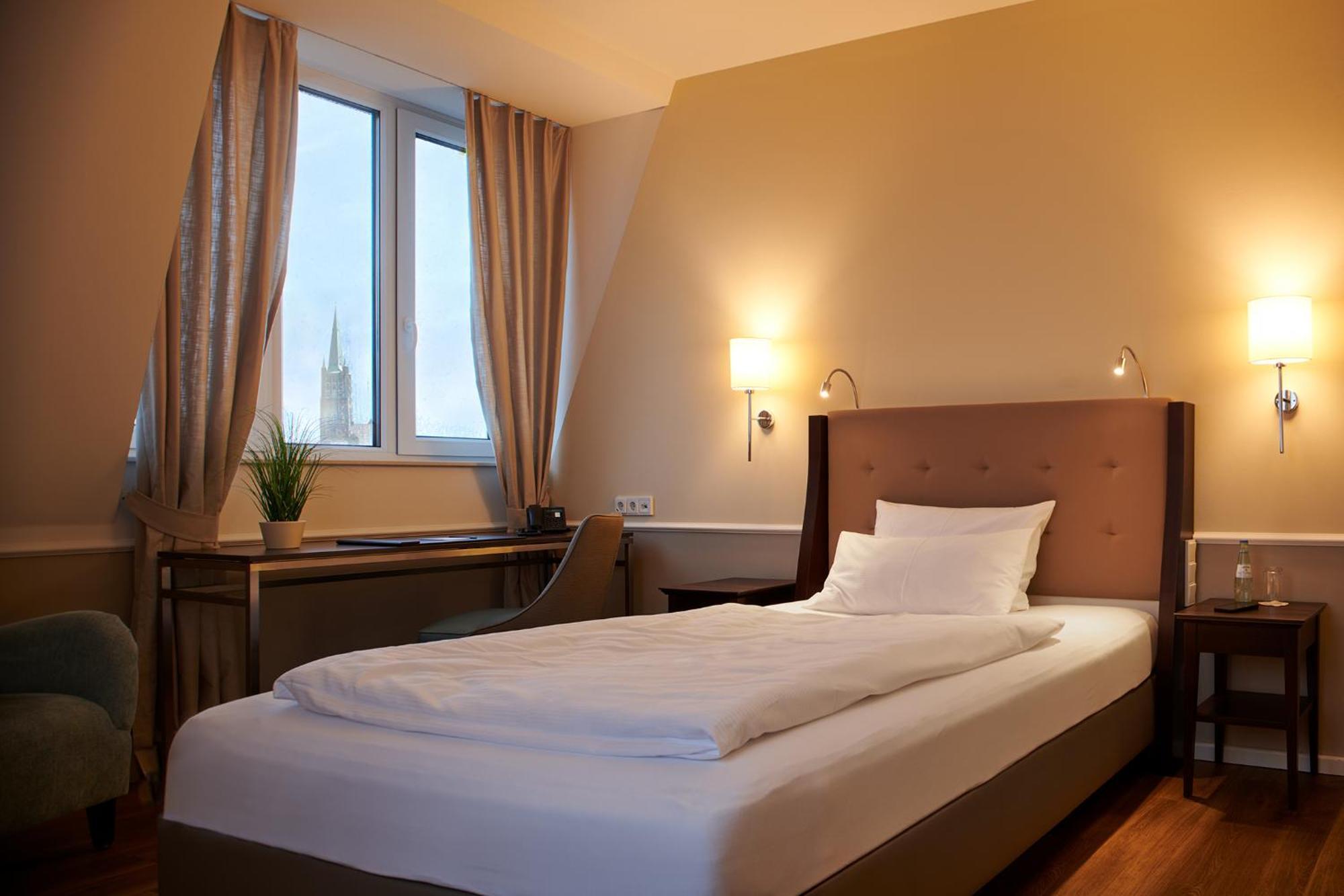 Hotel Am Delft Эмден Экстерьер фото