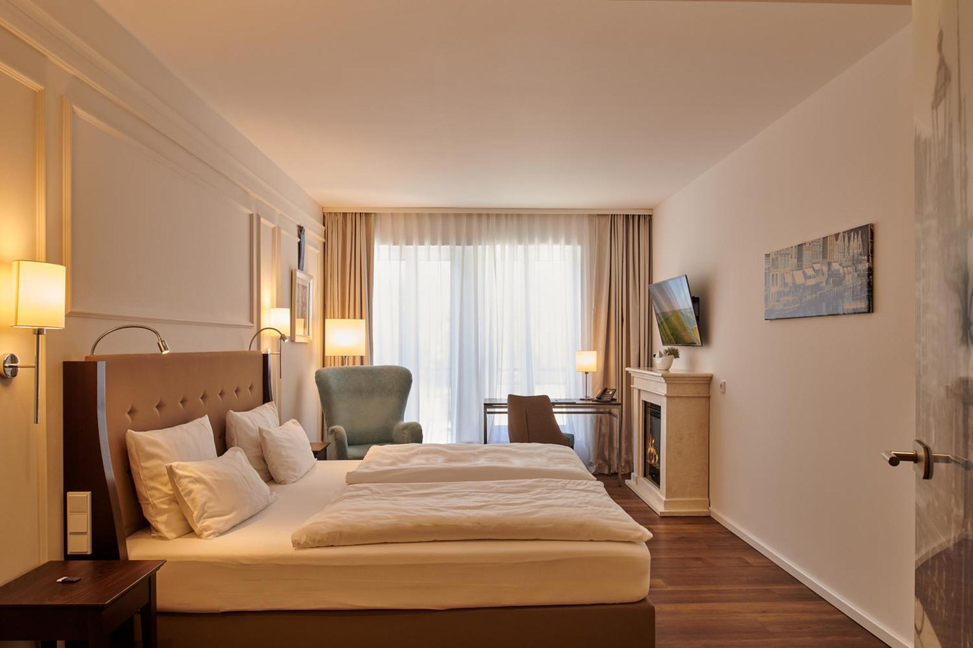 Hotel Am Delft Эмден Экстерьер фото
