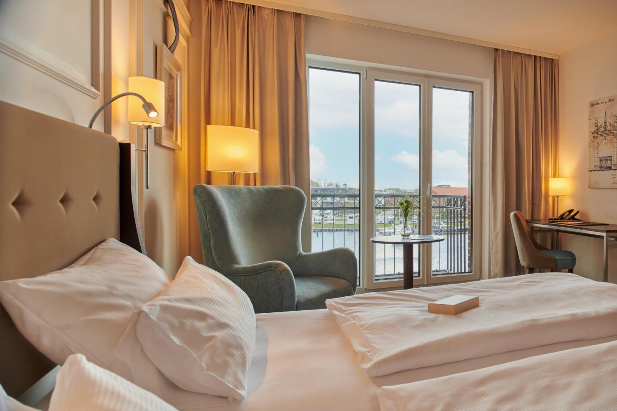 Hotel Am Delft Эмден Экстерьер фото