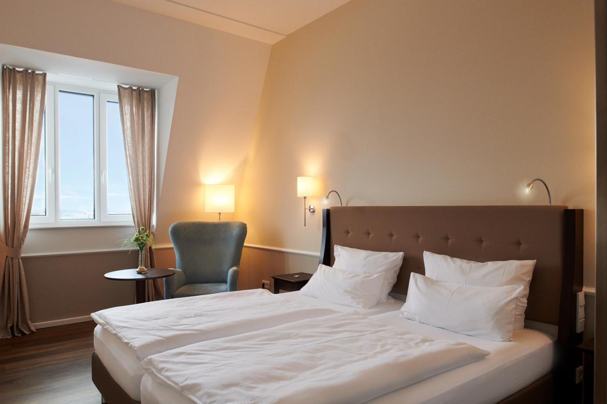 Hotel Am Delft Эмден Экстерьер фото